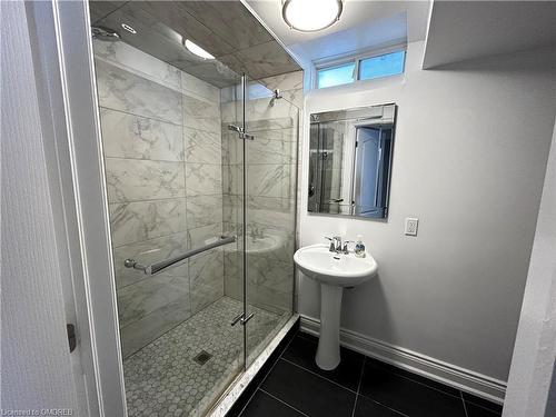 Ll-1070 Gorham Way, Milton, ON - Indoor Photo Showing Bathroom