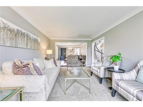 524 Blenheim Crescent, Oakville, ON - Indoor Photo Showing Living Room