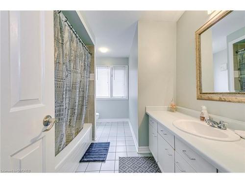 524 Blenheim Crescent, Oakville, ON - Indoor Photo Showing Bathroom