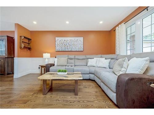 7 Calvert Drive, Georgetown, ON - Indoor Photo Showing Living Room