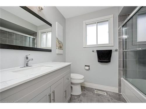 7 Calvert Drive, Georgetown, ON - Indoor Photo Showing Bathroom