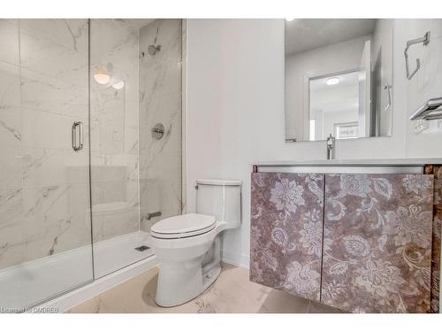 152-3010 Trailside Drive, Oakville, ON - Indoor Photo Showing Bathroom
