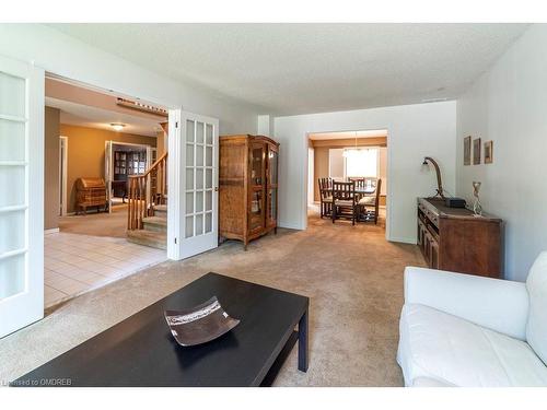 386 Northwood Drive, Oakville, ON - Indoor Photo Showing Living Room