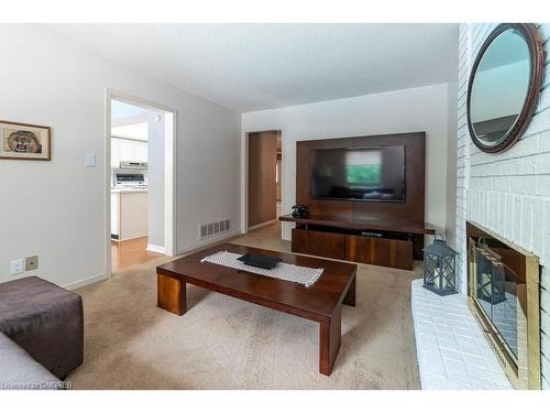 386 Northwood Drive, Oakville, ON - Indoor Photo Showing Living Room