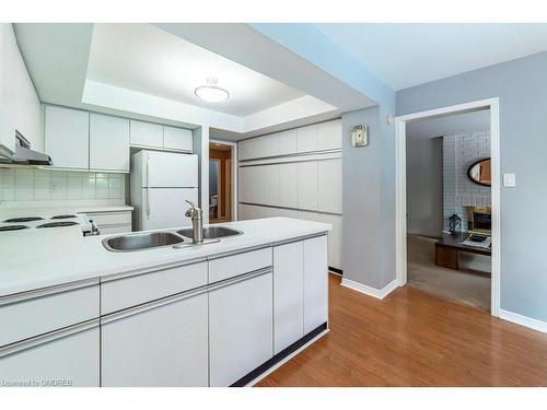 386 Northwood Drive, Oakville, ON - Indoor Photo Showing Kitchen With Double Sink