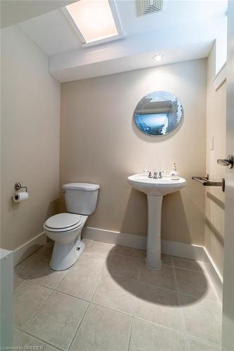 46 Giffin Road, Dundas, ON - Indoor Photo Showing Bathroom