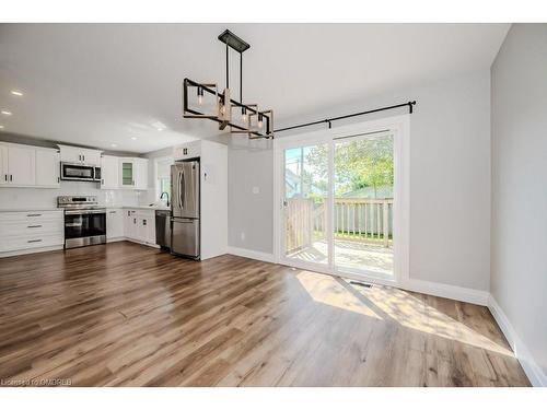 68 Chetwood Street, St. Catharines, ON - Indoor Photo Showing Kitchen