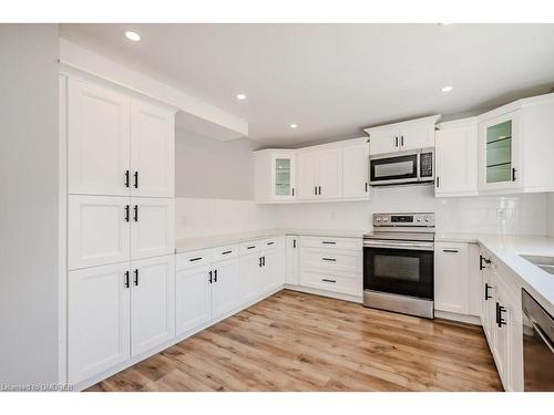 68 Chetwood Street, St. Catharines, ON - Indoor Photo Showing Kitchen