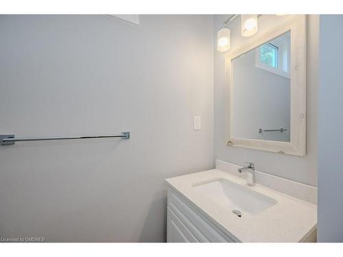 68 Chetwood Street, St. Catharines, ON - Indoor Photo Showing Bathroom