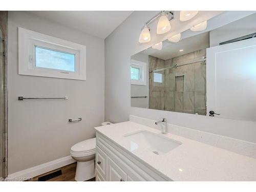 68 Chetwood Street, St. Catharines, ON - Indoor Photo Showing Bathroom