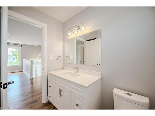 68 Chetwood Street, St. Catharines, ON - Indoor Photo Showing Bathroom