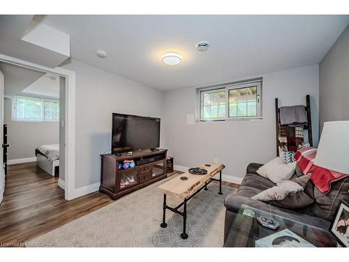 68 Chetwood Street, St. Catharines, ON - Indoor Photo Showing Living Room