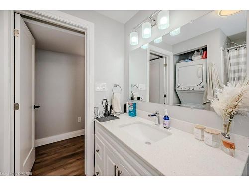 68 Chetwood Street, St. Catharines, ON - Indoor Photo Showing Bathroom