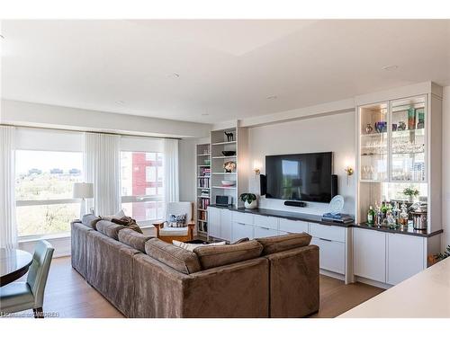 704-50 Old Mill Road, Oakville, ON - Indoor Photo Showing Living Room