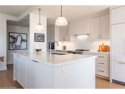 704-50 Old Mill Road, Oakville, ON - Indoor Photo Showing Kitchen With Double Sink With Upgraded Kitchen