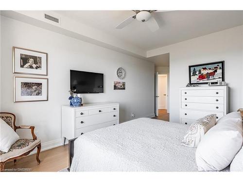 704-50 Old Mill Road, Oakville, ON - Indoor Photo Showing Bedroom