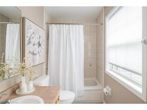 1088 Barclay Circle, Milton, ON - Indoor Photo Showing Bathroom