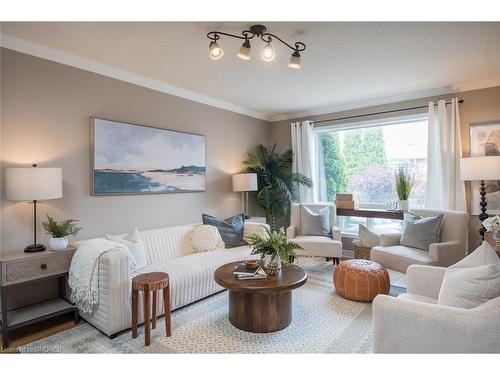 1088 Barclay Circle, Milton, ON - Indoor Photo Showing Living Room