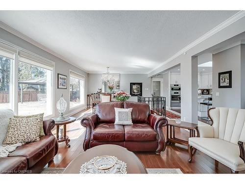 258 Westwood Drive, Oakville, ON - Indoor Photo Showing Living Room