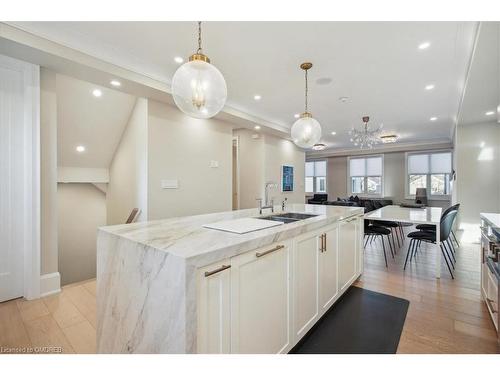 2-336 Robinson Street, Oakville, ON - Indoor Photo Showing Kitchen With Double Sink With Upgraded Kitchen