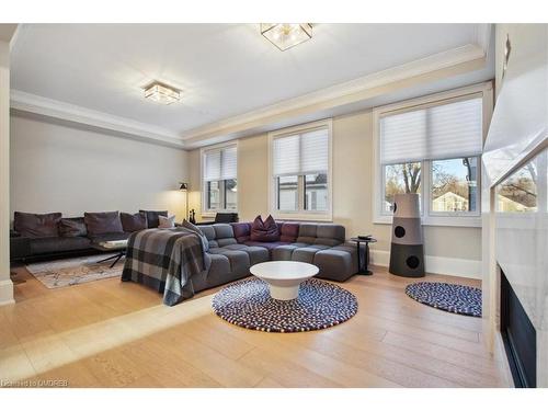 2-336 Robinson Street, Oakville, ON - Indoor Photo Showing Living Room