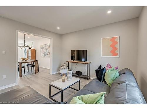 2320 Strawfield Court, Oakville, ON - Indoor Photo Showing Living Room