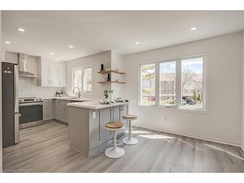 2320 Strawfield Court, Oakville, ON - Indoor Photo Showing Kitchen With Stainless Steel Kitchen With Upgraded Kitchen