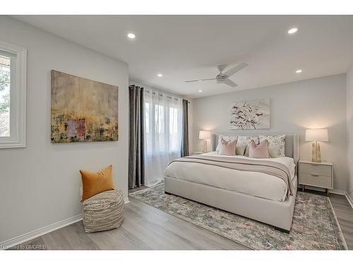 2320 Strawfield Court, Oakville, ON - Indoor Photo Showing Bedroom