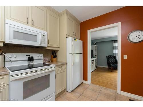 17 Hewson Crescent, Halton, ON - Indoor Photo Showing Kitchen