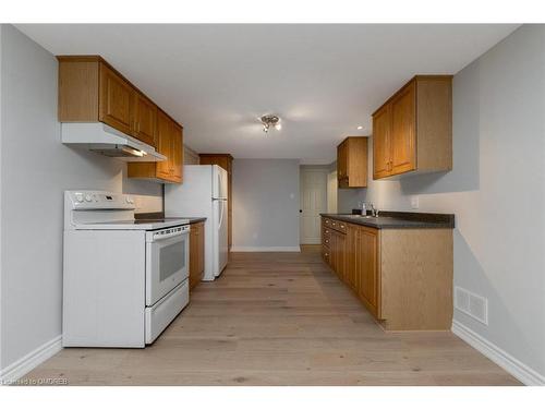 17 Hewson Crescent, Halton, ON - Indoor Photo Showing Kitchen