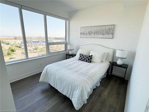 605-2481 Taunton Road, Oakville, ON - Indoor Photo Showing Bedroom