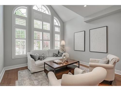 2284 Foxhole Circle, Oakville, ON - Indoor Photo Showing Living Room