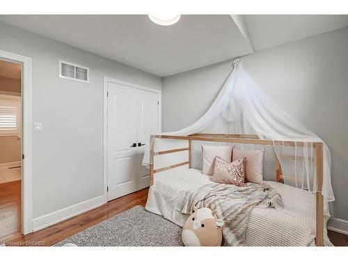 2284 Foxhole Circle, Oakville, ON - Indoor Photo Showing Bedroom