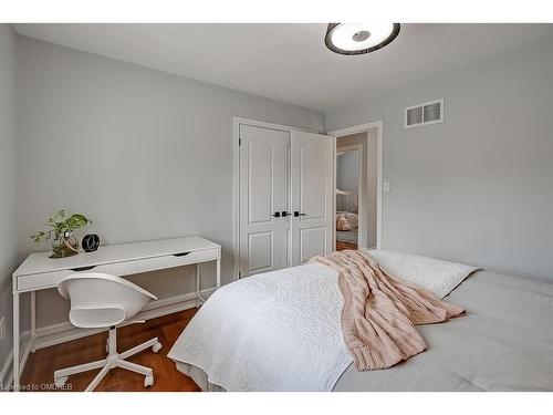 2284 Foxhole Circle, Oakville, ON - Indoor Photo Showing Bedroom