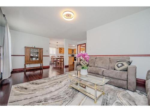 2245 Shadetree Avenue, Burlington, ON - Indoor Photo Showing Living Room