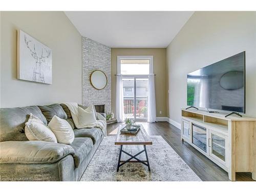 2362 Sinclair Circle, Burlington, ON - Indoor Photo Showing Living Room