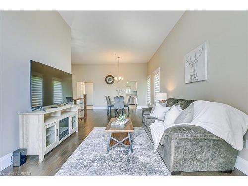 2362 Sinclair Circle, Burlington, ON - Indoor Photo Showing Living Room