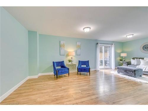 2362 Sinclair Circle, Burlington, ON - Indoor Photo Showing Living Room