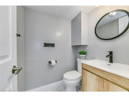 2362 Sinclair Circle, Burlington, ON - Indoor Photo Showing Bathroom