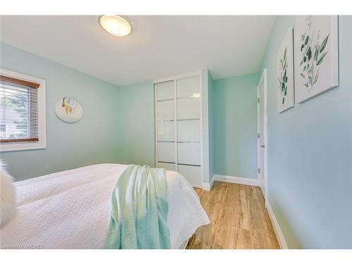 2362 Sinclair Circle, Burlington, ON - Indoor Photo Showing Bedroom