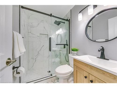 2362 Sinclair Circle, Burlington, ON - Indoor Photo Showing Bathroom