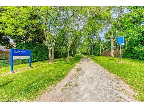 2362 Sinclair Circle, Burlington, ON - Outdoor