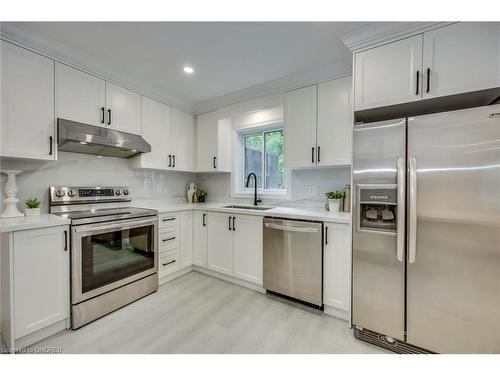 1112 Montgomery Drive, Oakville, ON - Indoor Photo Showing Kitchen With Stainless Steel Kitchen With Upgraded Kitchen