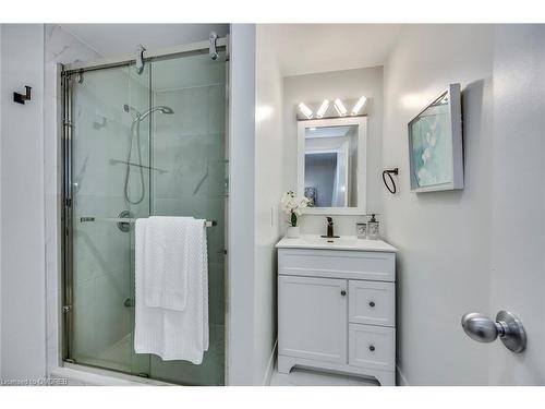 1112 Montgomery Drive, Oakville, ON - Indoor Photo Showing Bathroom