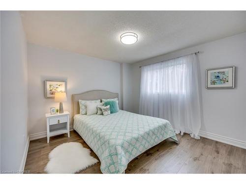 1112 Montgomery Drive, Oakville, ON - Indoor Photo Showing Bedroom