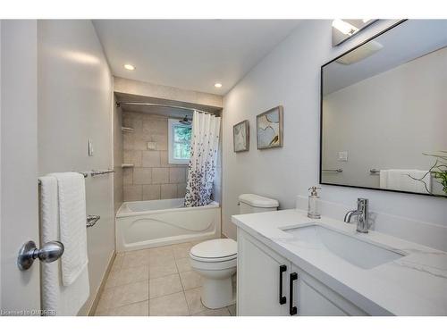 1112 Montgomery Drive, Oakville, ON - Indoor Photo Showing Bathroom