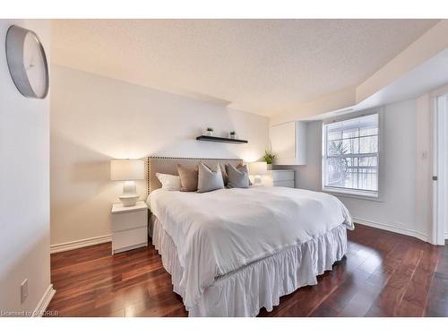 411-1490 Bishops Gate, Oakville, ON - Indoor Photo Showing Bedroom