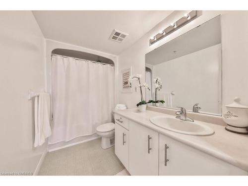 411-1490 Bishops Gate, Oakville, ON - Indoor Photo Showing Bathroom