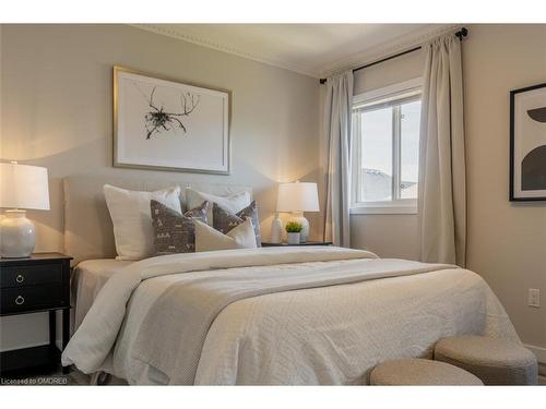 5954 Algarve Drive, Mississauga, ON - Indoor Photo Showing Bedroom