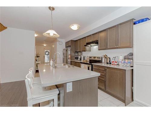 7711 Redbud Lane, Niagara Falls, ON - Indoor Photo Showing Kitchen With Double Sink